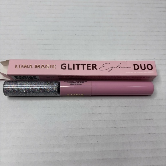 LUNA MAGIC Silver Glitter Eyeliner Duo - Picture 6 of 6